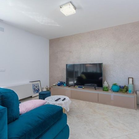 Modern Apartments With Shared Pool Near The Sea Pola Esterno foto