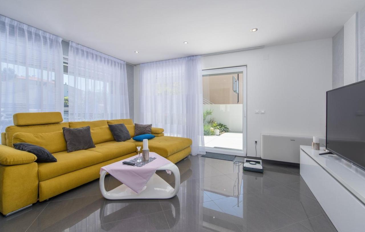 Modern Apartments With Shared Pool Near The Sea Pola Esterno foto
