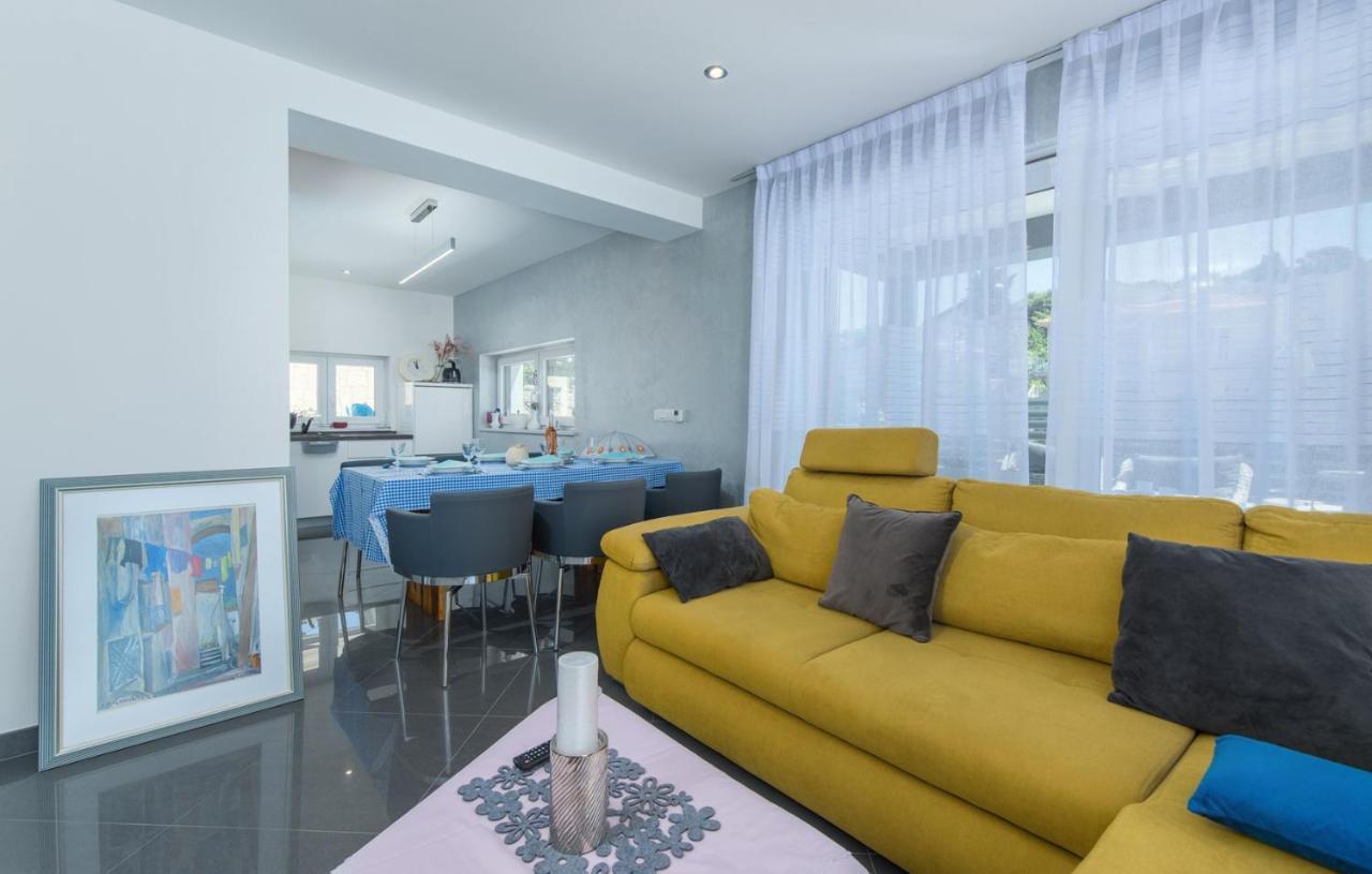 Modern Apartments With Shared Pool Near The Sea Pola Esterno foto