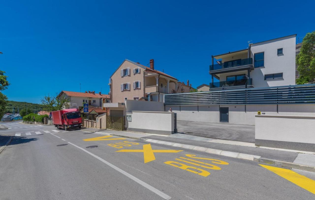 Modern Apartments With Shared Pool Near The Sea Pola Esterno foto