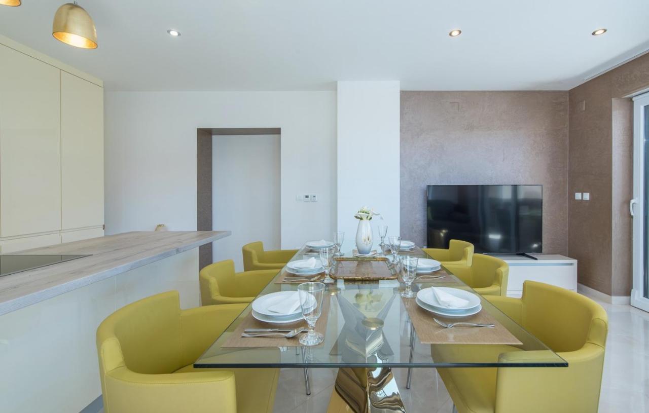 Modern Apartments With Shared Pool Near The Sea Pola Esterno foto