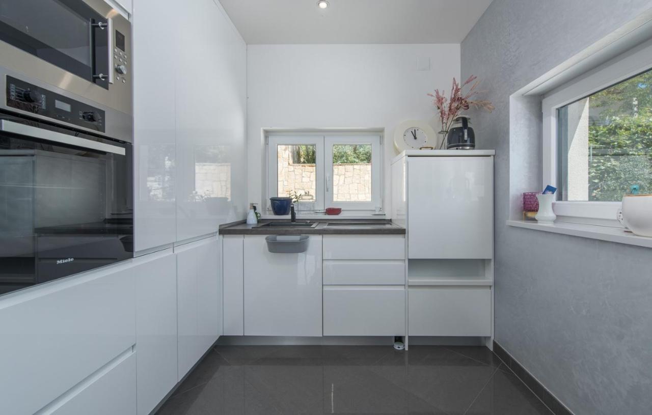 Modern Apartments With Shared Pool Near The Sea Pola Esterno foto