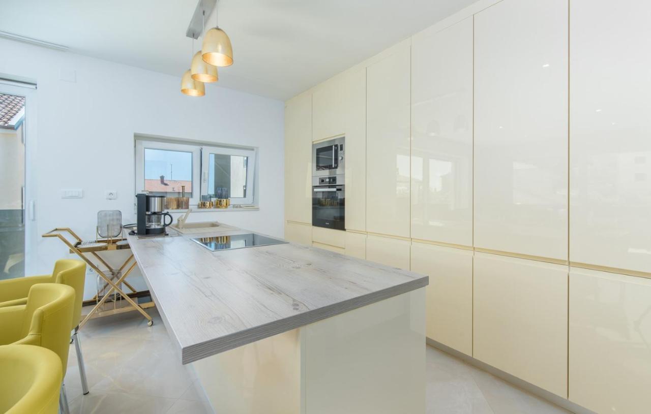 Modern Apartments With Shared Pool Near The Sea Pola Esterno foto