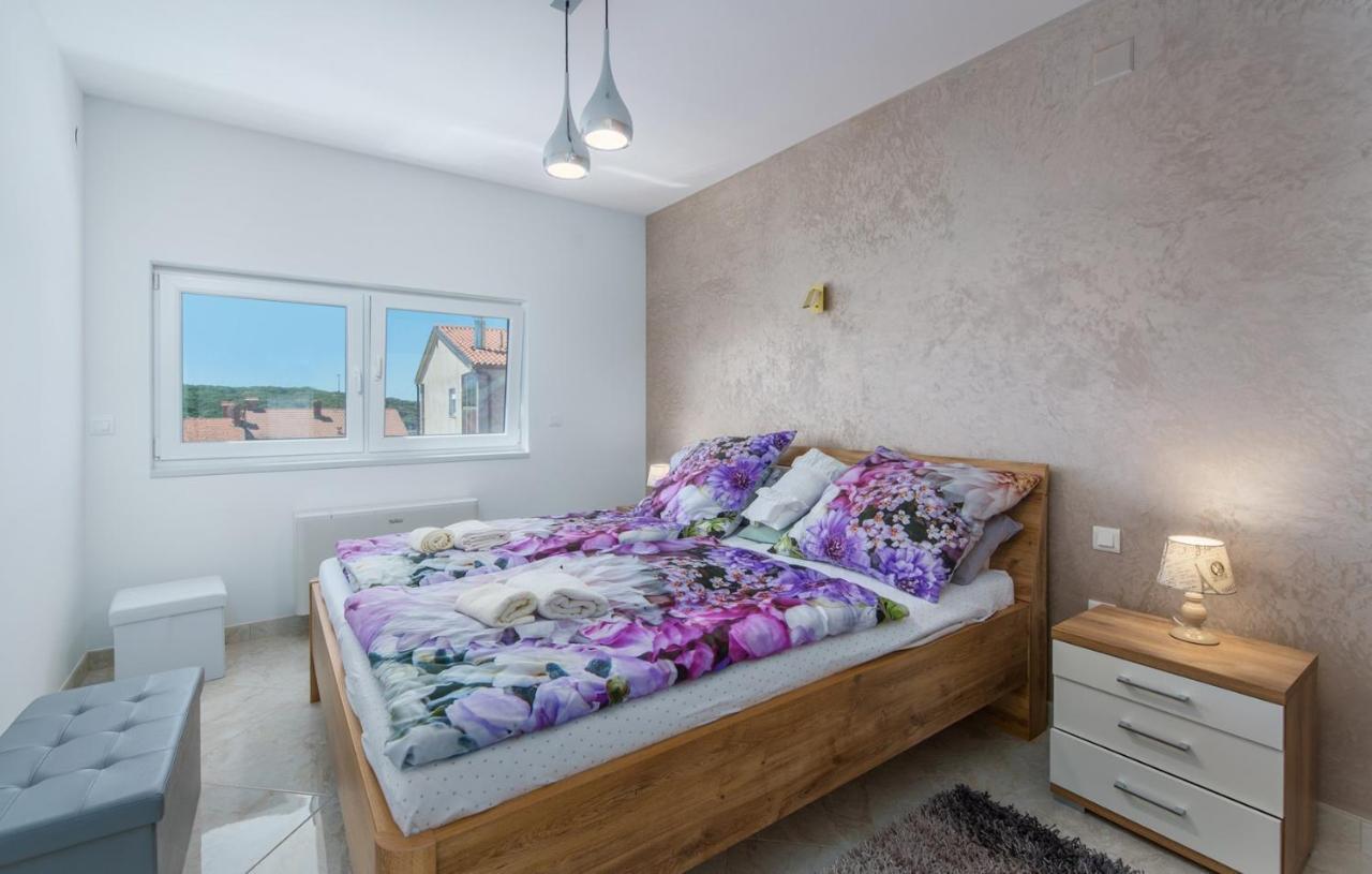Modern Apartments With Shared Pool Near The Sea Pola Esterno foto