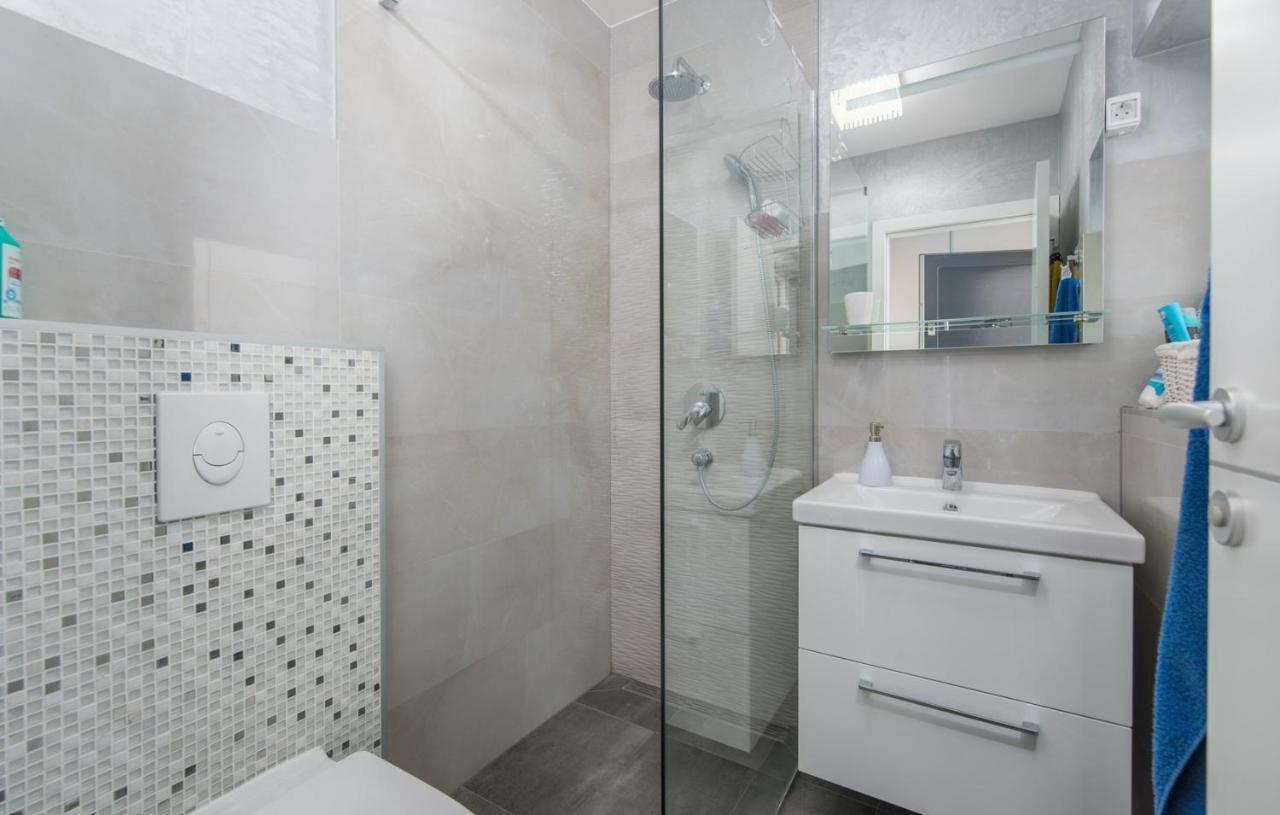 Modern Apartments With Shared Pool Near The Sea Pola Esterno foto