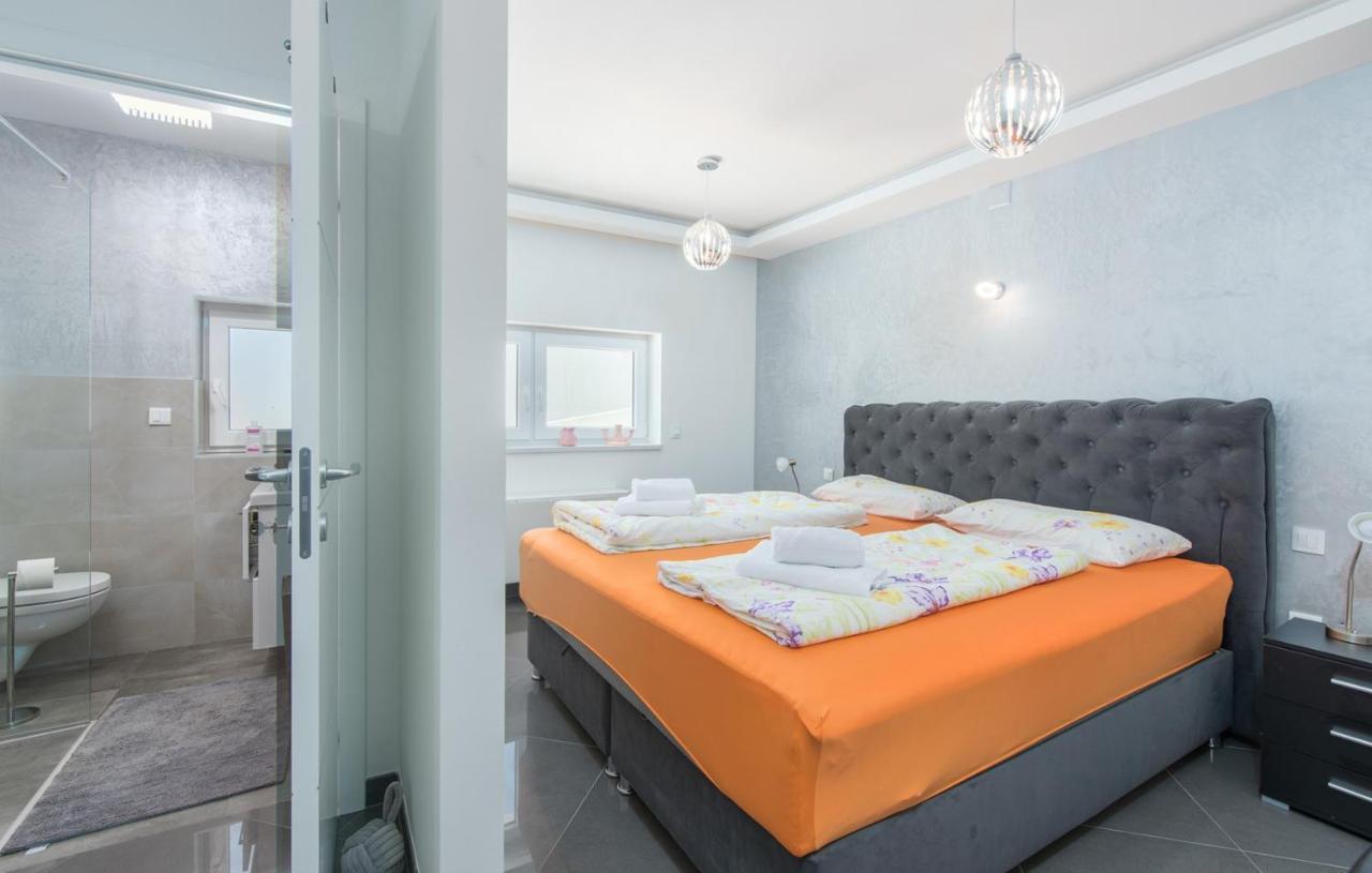 Modern Apartments With Shared Pool Near The Sea Pola Esterno foto