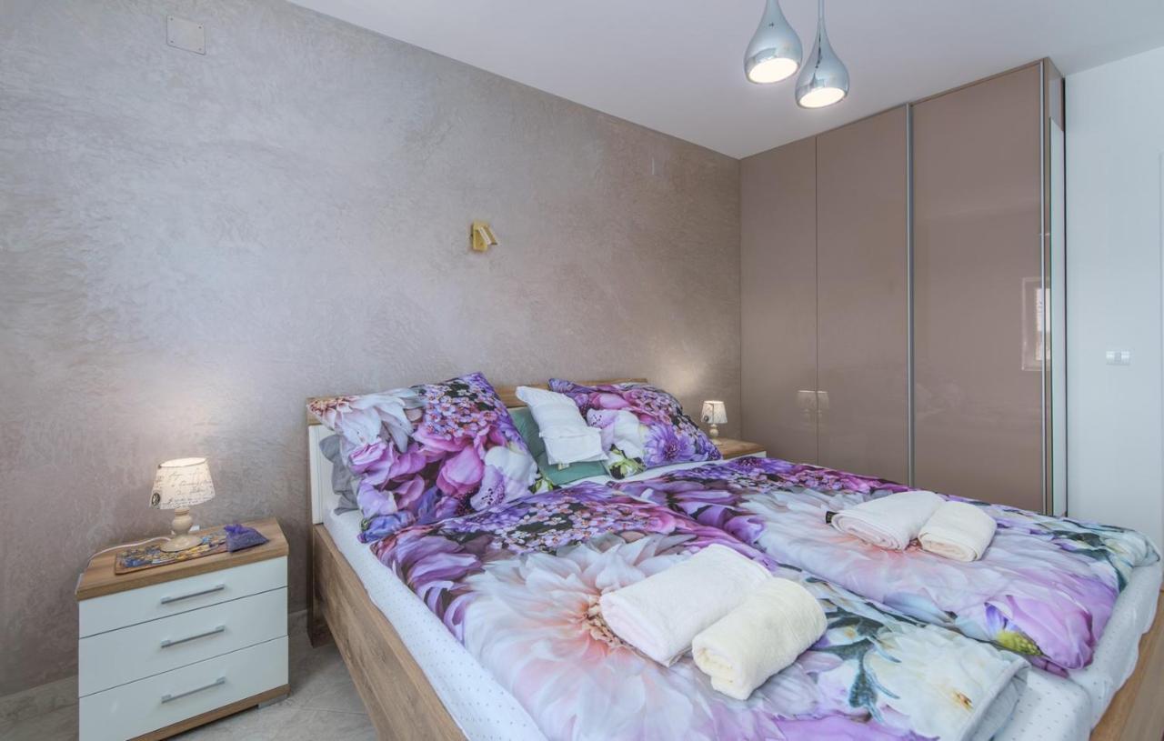 Modern Apartments With Shared Pool Near The Sea Pola Esterno foto