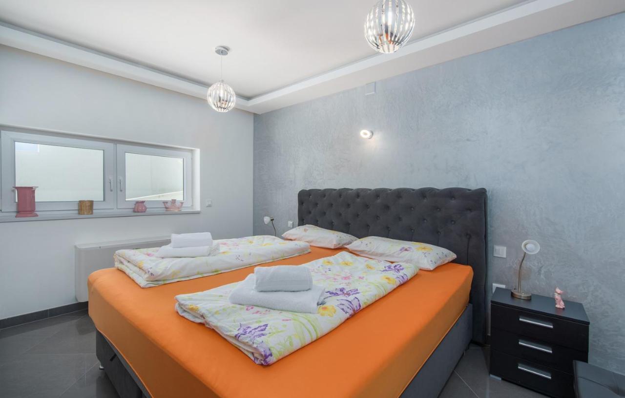 Modern Apartments With Shared Pool Near The Sea Pola Esterno foto